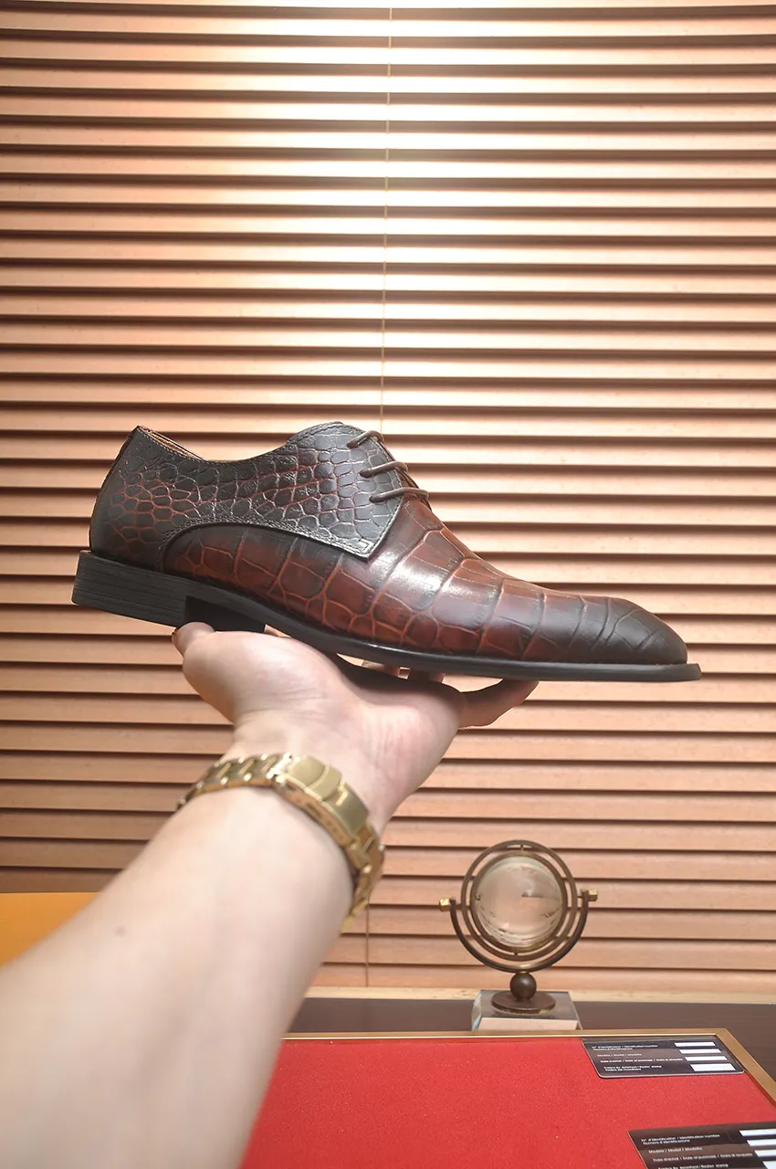 Men's men's shoes 💰540💶 [LV] (original single cowhide lining) 🍀LV's latest genuine leather business suit shoes are launched simultaneously on the official website. The first-layer cowhide imported from Italy is made of heavy gold, 💥official website 1:1 rubber outsole. Versatile to wear, high-end without losing class, and the color combination is extraordinary. This four-season style is alluring when worn on your feet, showing off your big-name flair. Standard code 38-45 (45 customized)